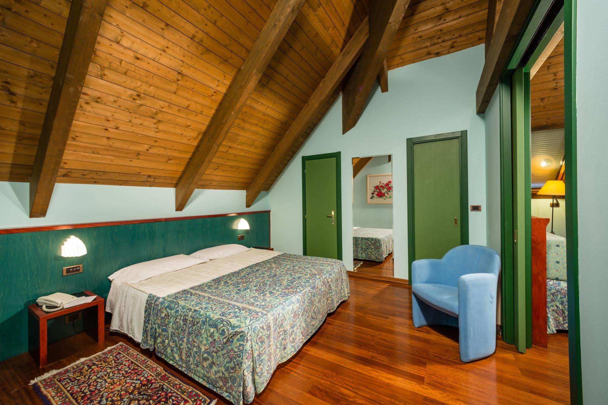 Hotel & Loisir Le Ruote Roveleto Exterior photo